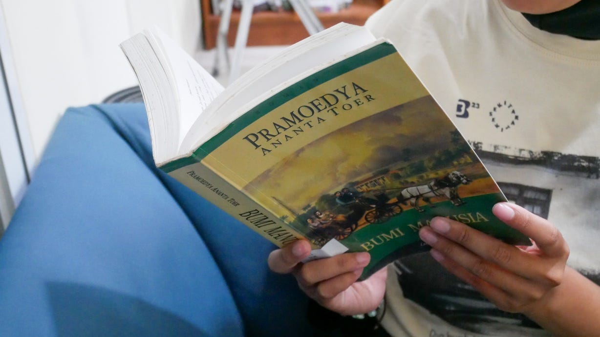 Bumi Manusia: Buku yang Membuat Kita Banyak Bertanya?