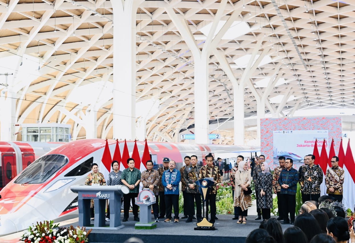 Whoosh di Ujung Persimpangan: Kemajuan atau Beban Negara?