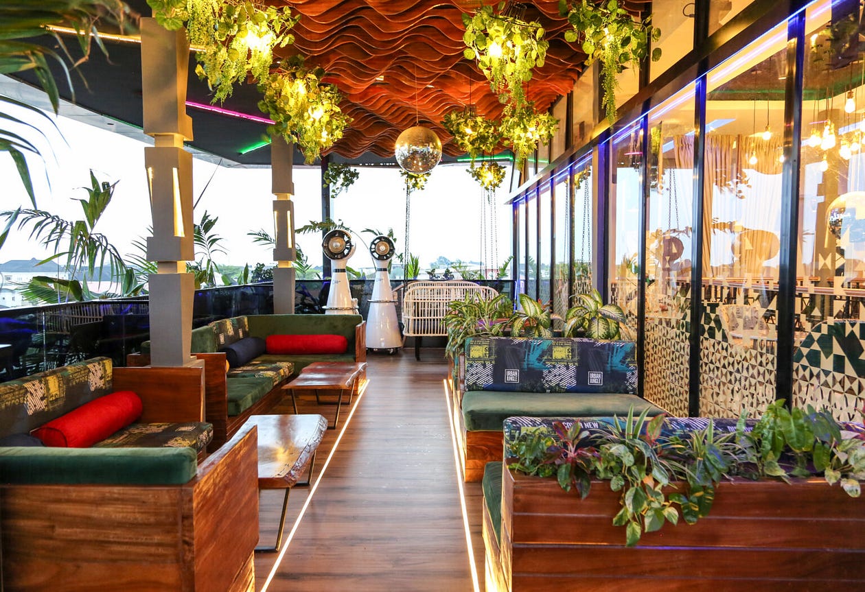 interior of 17th Avenue Restaurant
