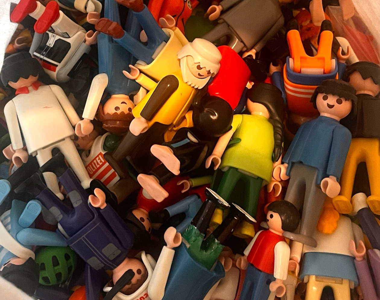 Ein Haufen Playmobil-Figuren