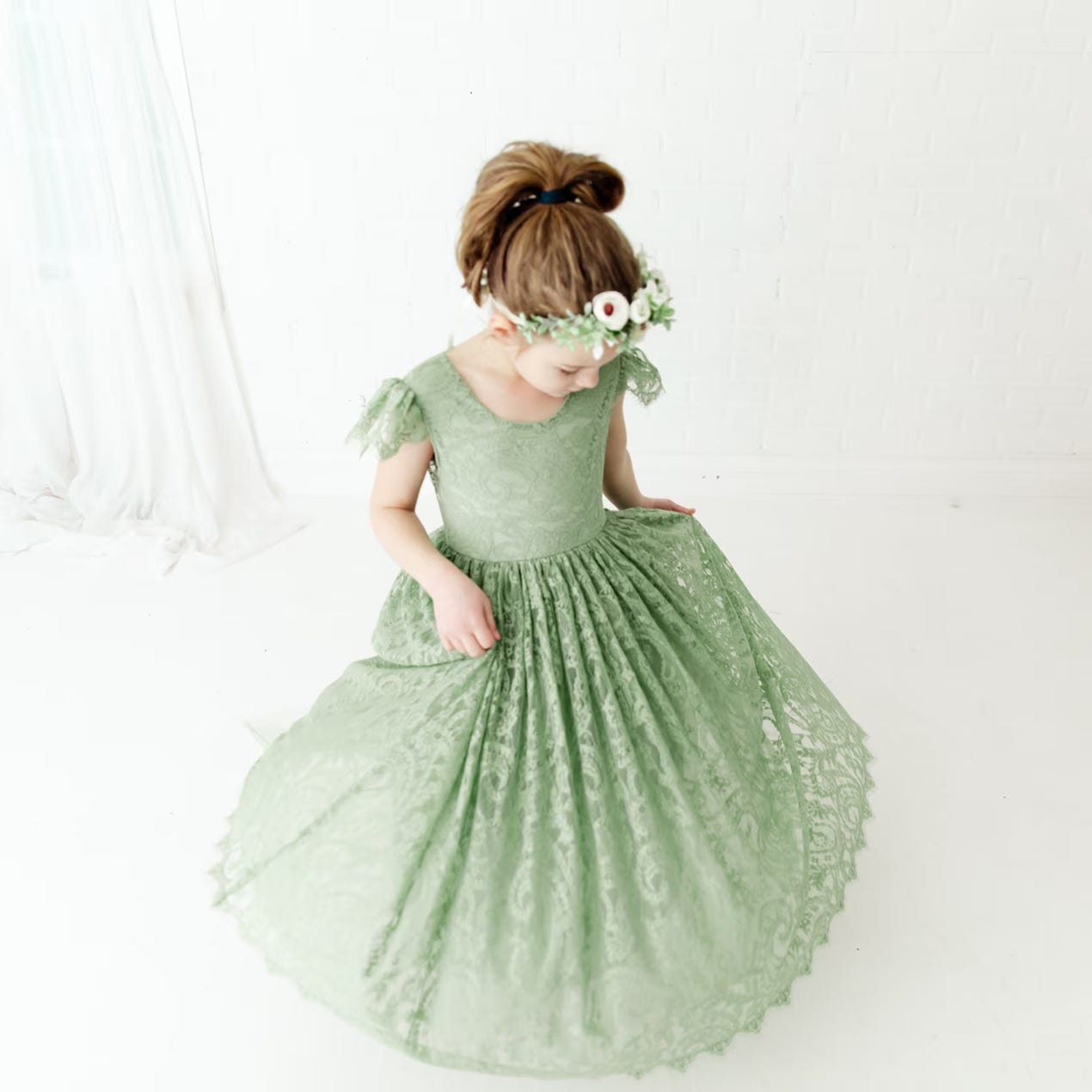 Sage Green Lace Flower Girl Dress, Bohemian Tulle Wedding Gown for Girls, Beach Junior Bridesmaid…