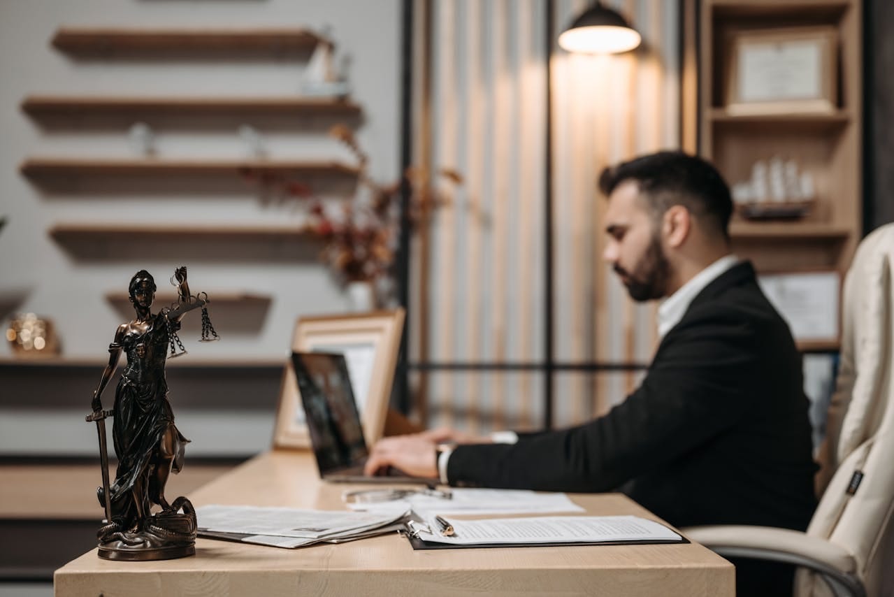 How to Actually Use “Business Attorney Near Me” (And Not Regret It) When You Need a Corporate…