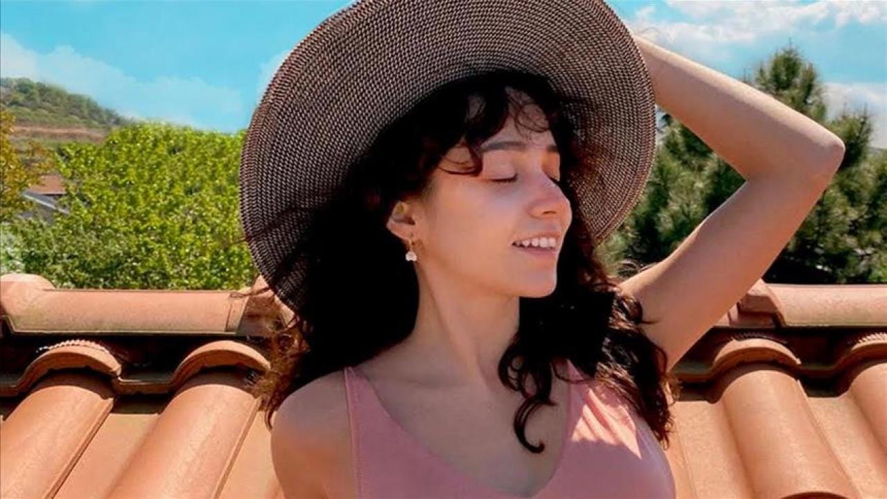 Zeynep Bastık 3 günlük milli yas kararına isyan etti Anlayamıyorum