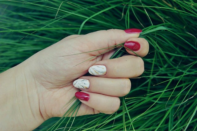 Como fazer nail art em casa: passo a passo com dicas simples para unhas  perfeitas