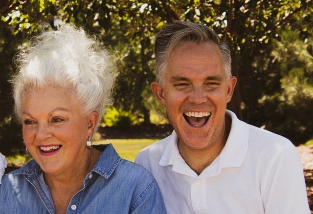 웃는 커플의 이미지