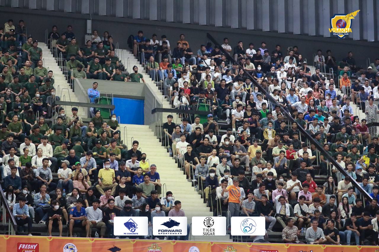Keramaian yang lumrah terjadi di sedikit pertandingan Techo Volleyball Cambodia League. Visakha VC
