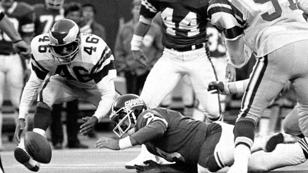 How One Handed-Off Football Built the Modern NFL ‘Victory Formation’