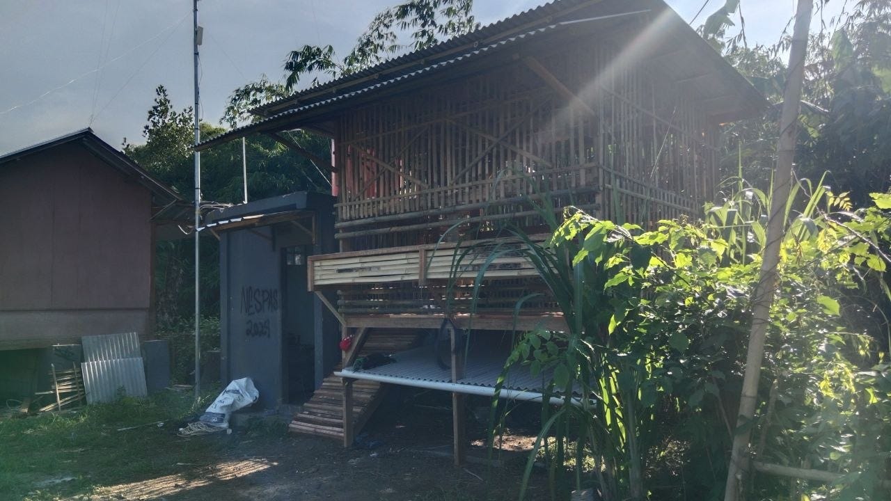 Kandang Kambing di dekat Kebun