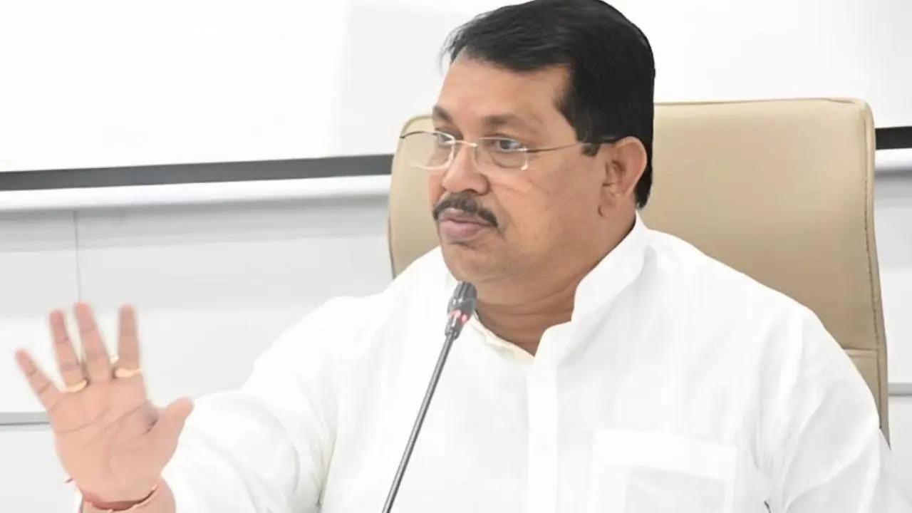 Vijay Wadettiwar questions move to drop Mahatma Gandhi’s name from MNREGA