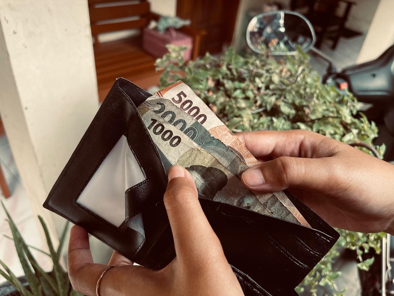 “Di Antara Rupiah dan Mimpi”