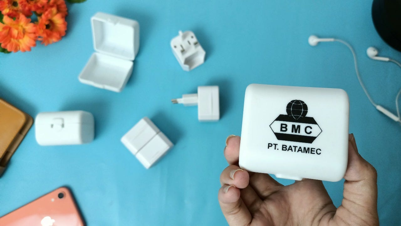 Universal Travel Adapter: Panduan Lengkap untuk Perjalanan Internasional Tanpa Kendala