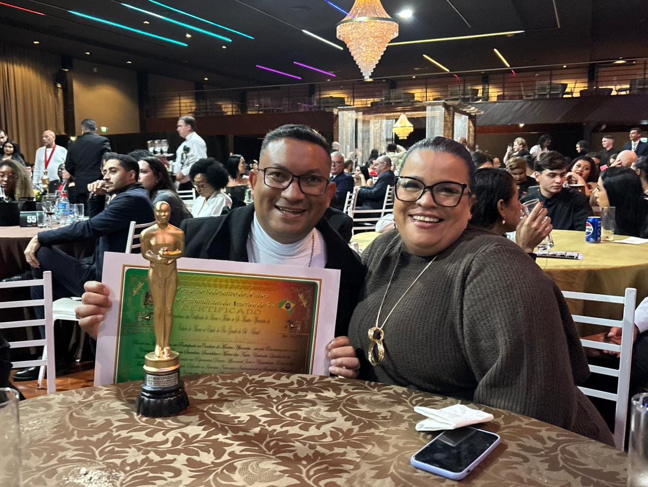 Presidente da ACAIIO recebe Oscar Africanista