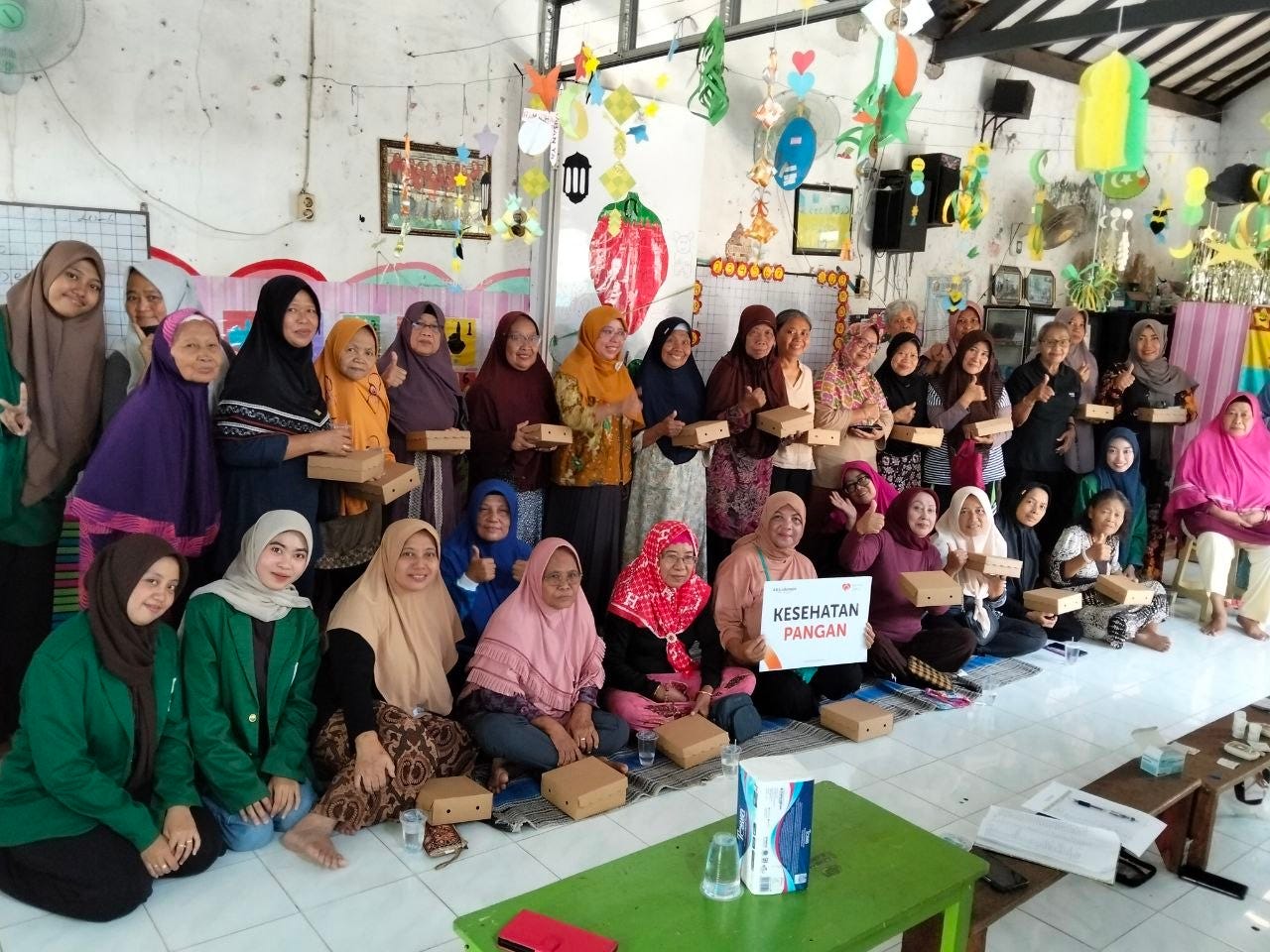 Rumah Zakat Salurkan Bantuan Pangan, Penyuluhan, dan Cek Metabolik Untuk Lansia Dhuafa