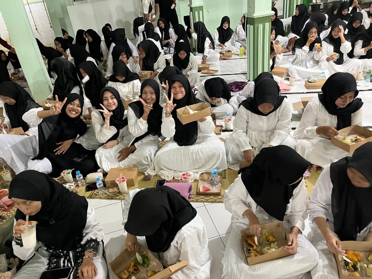 MTsN 4 Bantul Gelar Buka Bersama Kelas IX di Masjid Baitul Ilmi