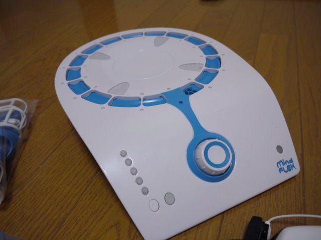 脳波おもちゃ「MindFlex」を試してみた. 世の中「脳波」である