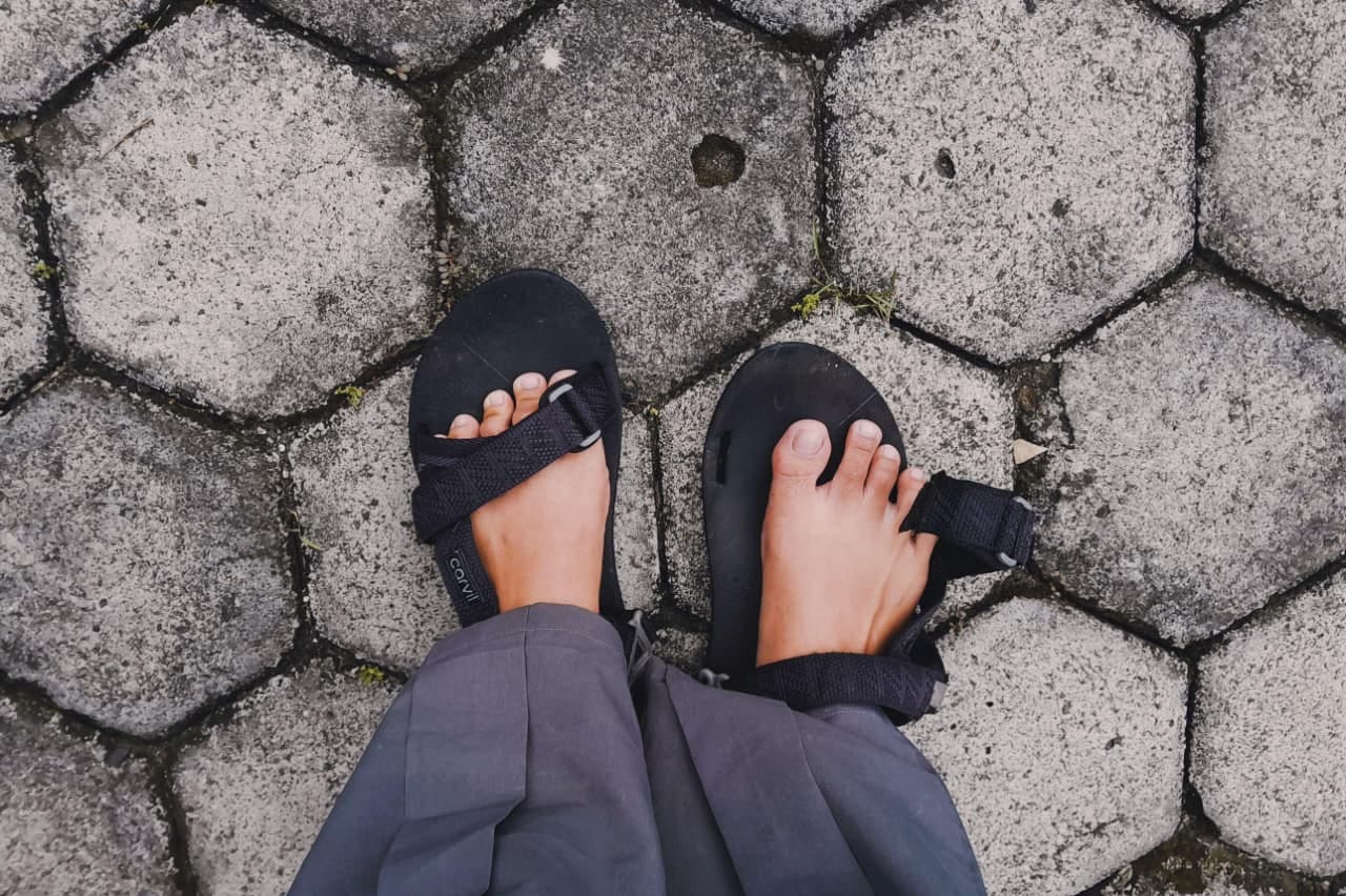 Sandal putus, menutup kisah lulus