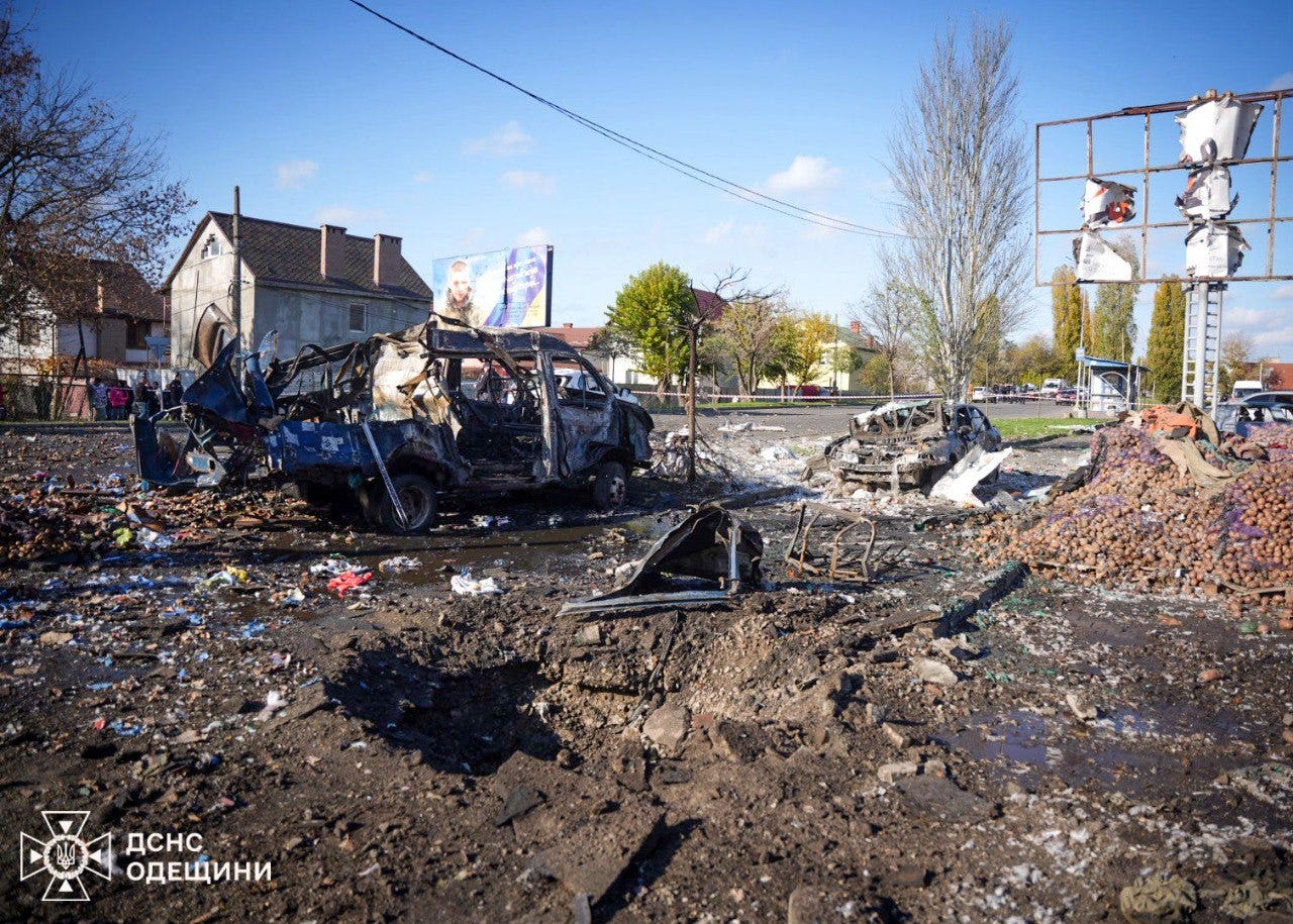 As a result of the Russian strike near the market in the city of Chornomorsk, two people were killed and ten more were injured, including a child. A fire broke out at the site. Two cars were destroyed and 13 more were damaged. Fires broke out. Nearby buildings were also damaged. Rescue workers extinguished the fire. Psychologists from the State Emergency Service worked at the scene to provide assistance to local residents | Credit: https://t.me/dsns_telegram/53041