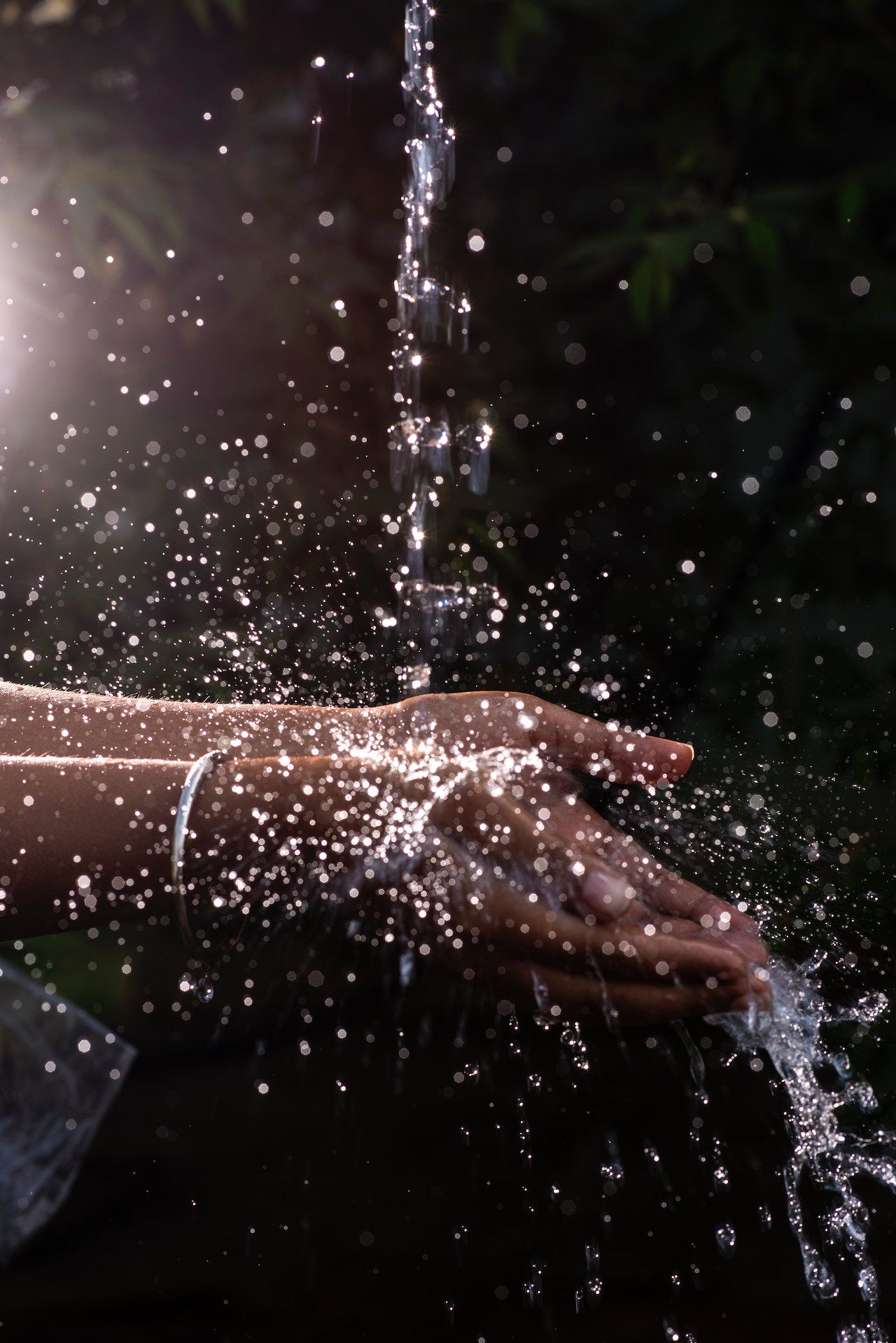 Acqua, Benessere Ottimale: Scopri le Differenze tra Bottiglia e Rubinetto