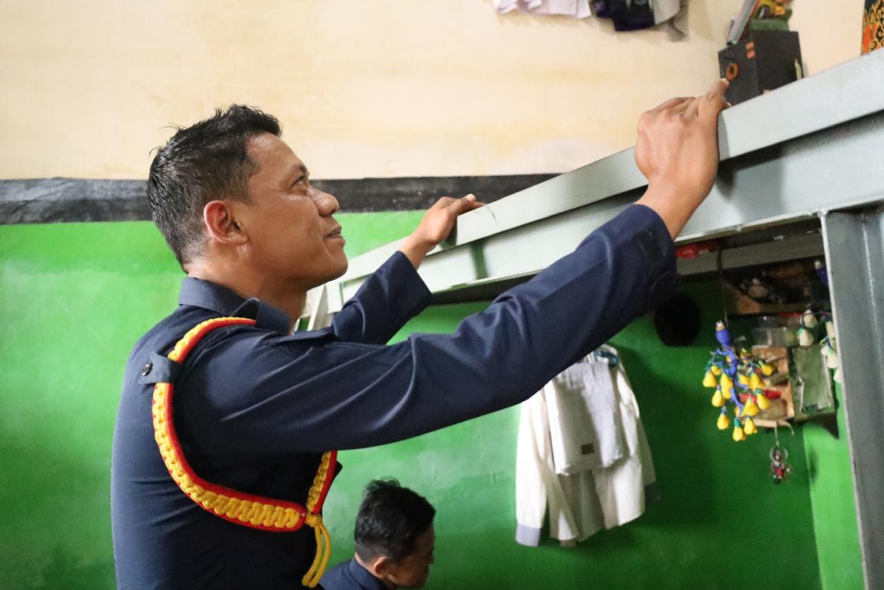 Razia Rutin, Lapas Mojokerto Pastikan Lingkungan Tetap Aman