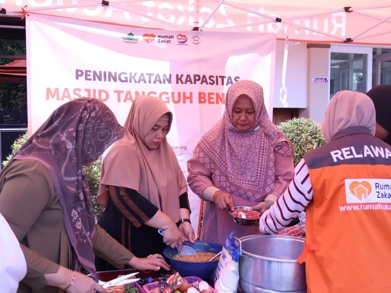 Siaga Bencana Berbasis Masjid: Rumah Zakat Gelar Pelatihan Dapur Umum di Surabaya