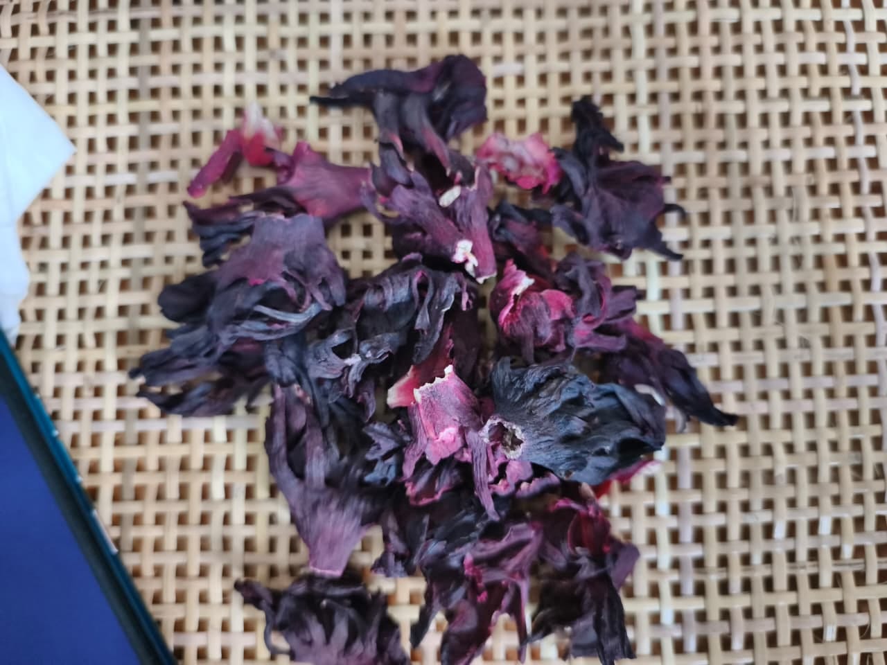 Evaluating Hibiscus Quality: What Buyers Should Look For