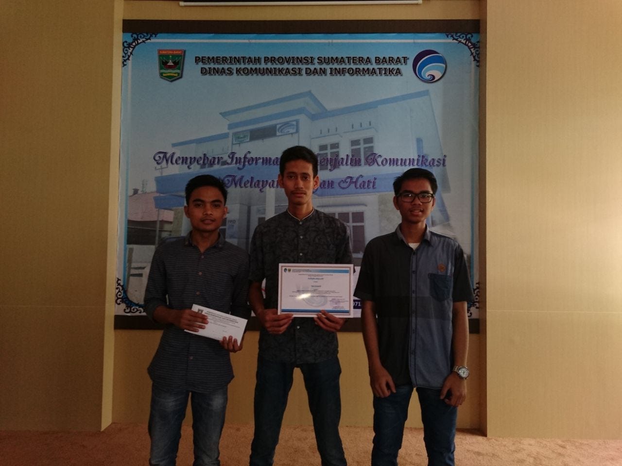 Raihan Antar Tim Donker PNP Juara 1 Lomba Pembuatan Media Informasi di Kominfo Sumbar