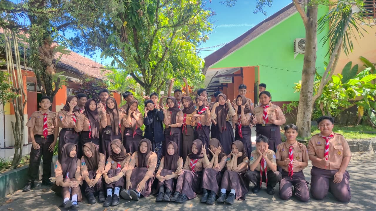 Pengalaman Asistensi Mengajar di SMP Negeri 11 Malang dalam Membentuk Kompetensi Calon Pendidik…
