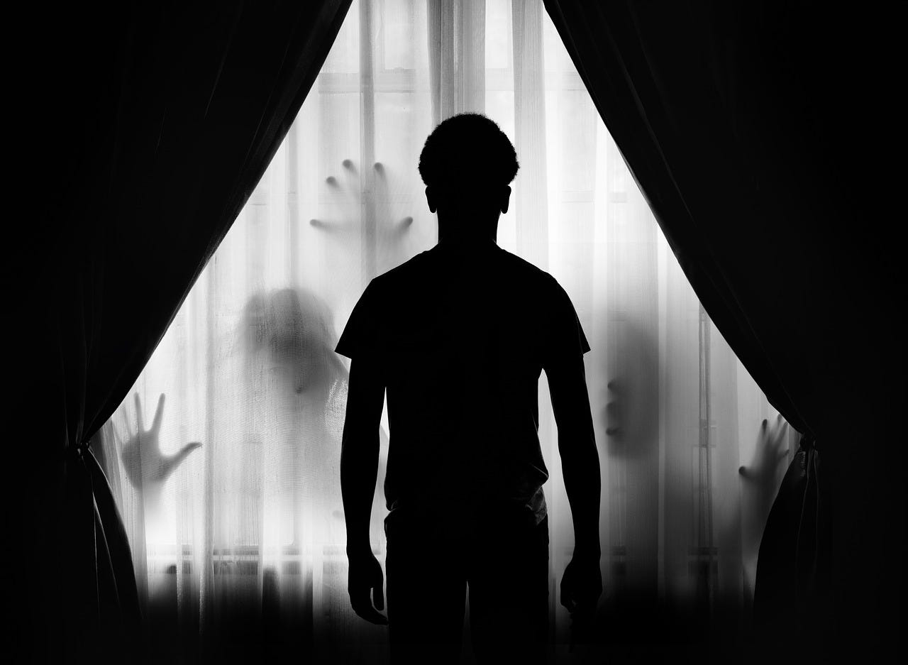 Episches Finale: Rezension zu ‘Wenn die Schatten sich erheben’ von Sarah J. Maas