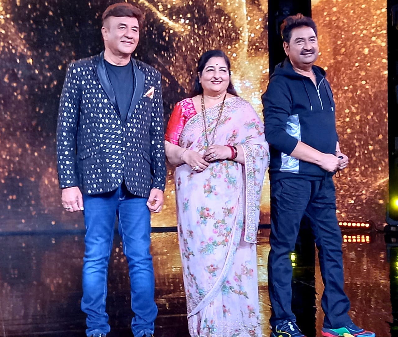 Legendary singer Kumar Sanu makes a weekend appearance on the sets of Indian Idol, also inspires…