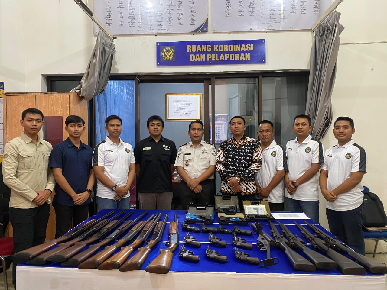Perkuat Pengamanan, Lapas Mojokerto Laksanakan Pengecekan dan Perawatan Senpi Bersama Polres…