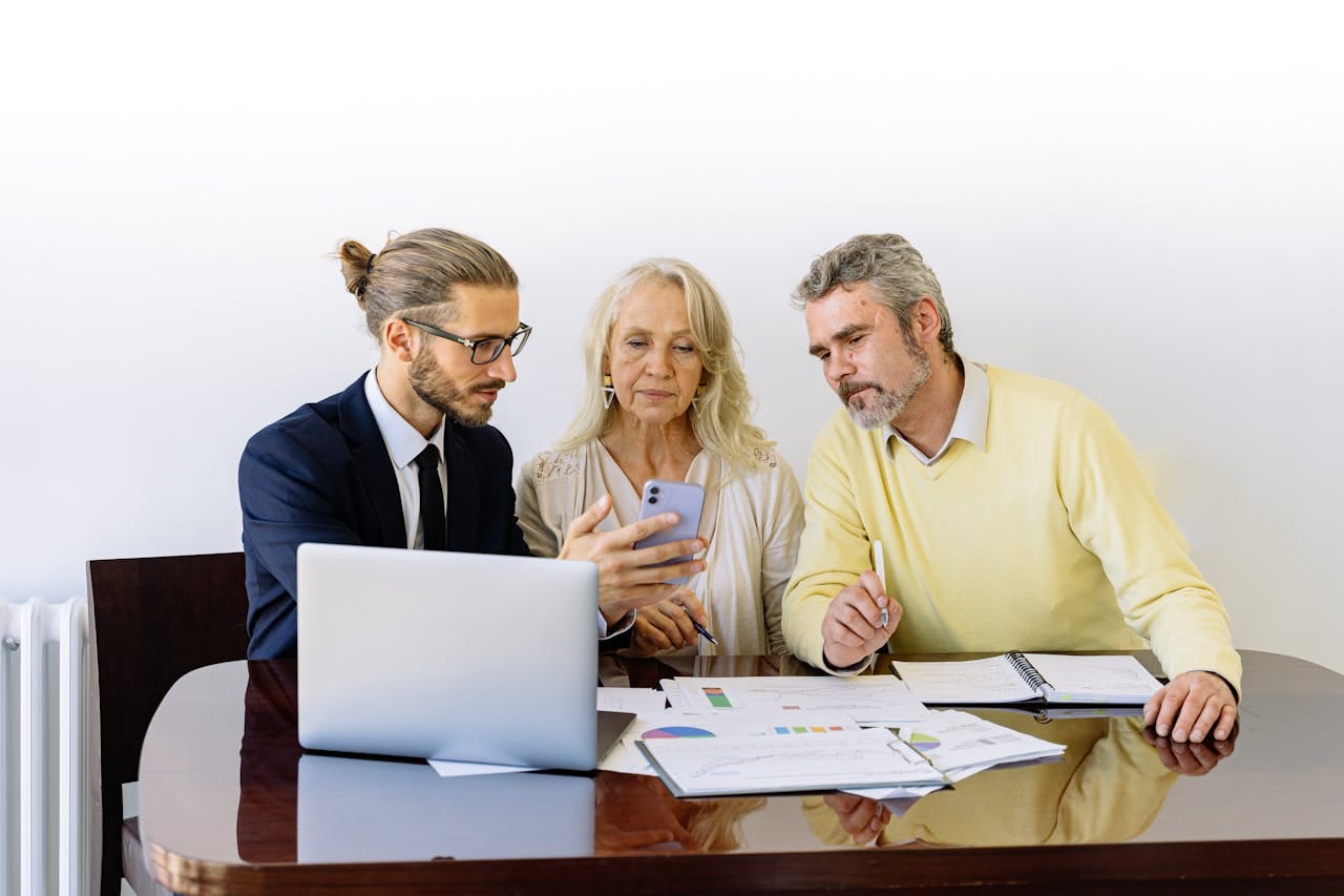 A Smooth Approach: My Encounter with a Financial Consultant Who Asked for Upfront Payment