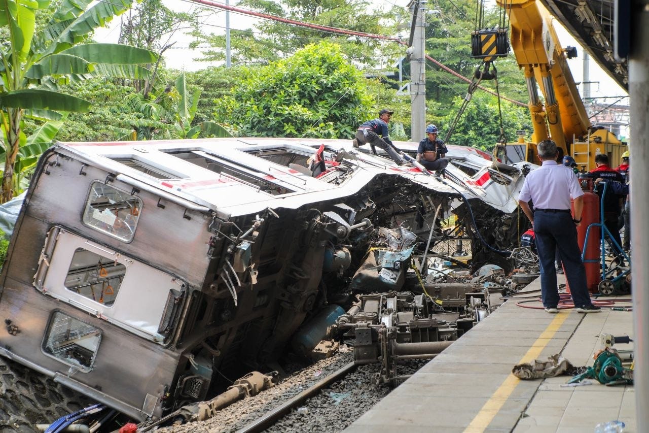 Dari Tragedi yang Menelan Banyak Korban, Yakin Solusinya Hanya Memindahkan Gerbong?