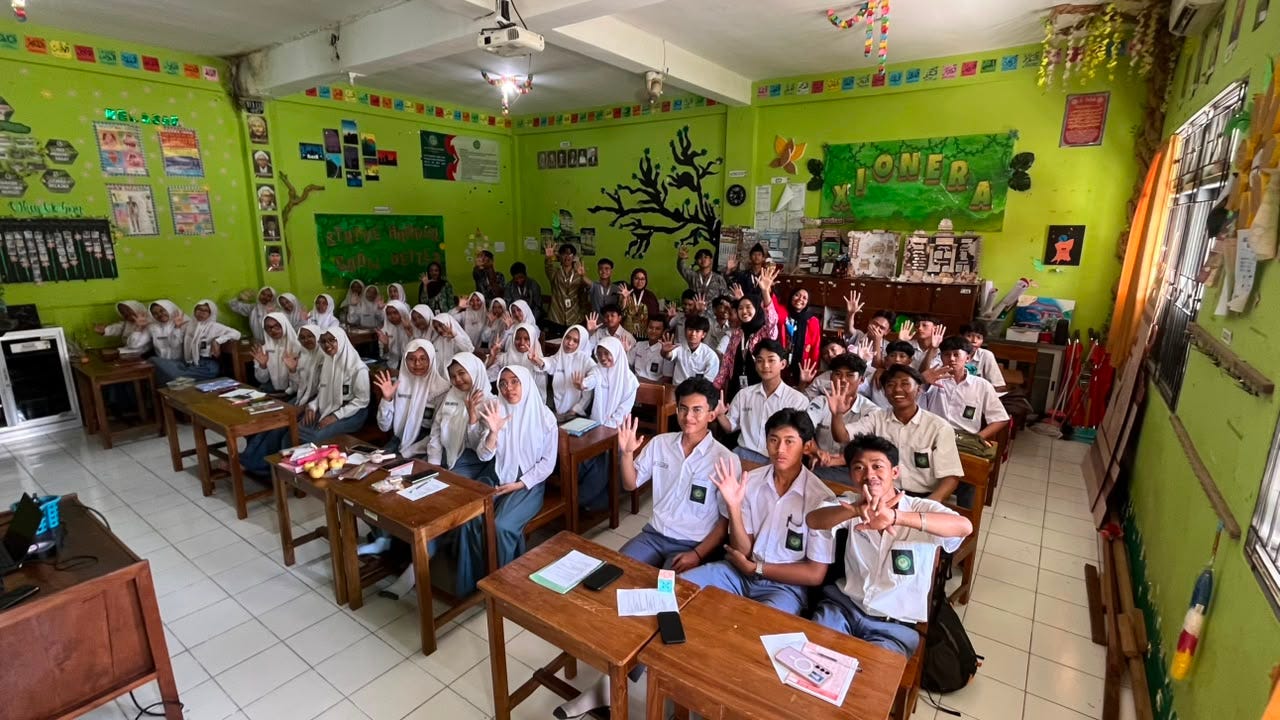 Mahasiswa Untag Surabaya Gelar Pelatihan Public Speaking dan Strategi Komunikasi Efektif di SMA…