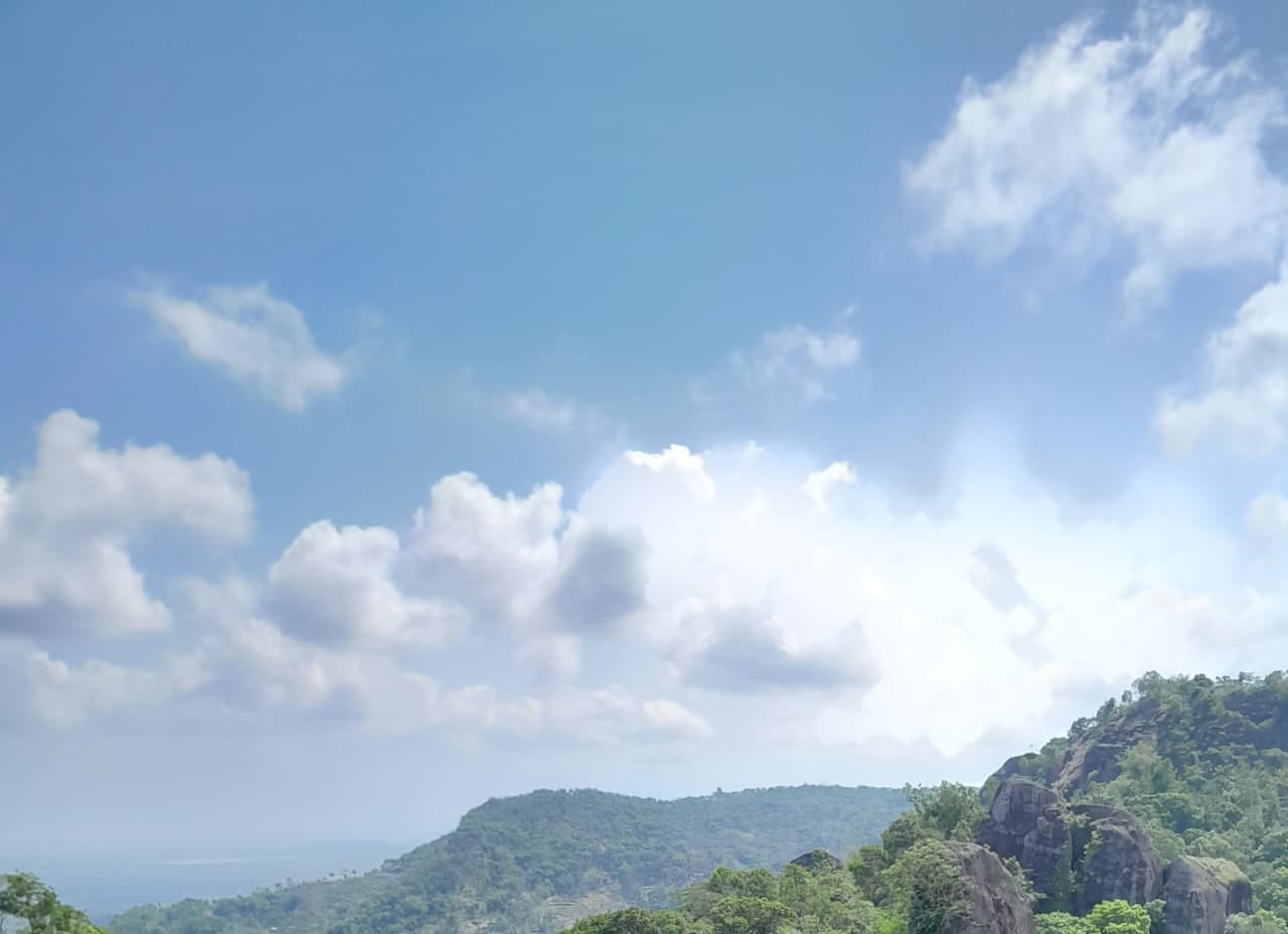 Langit di Puncak Gunung Api Purba Nglanggeran