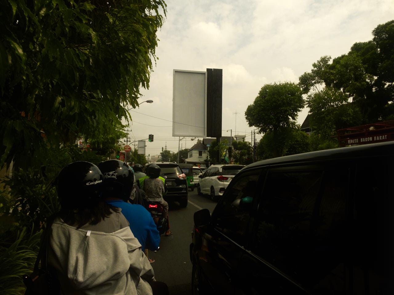 Rupa Indah Pendar Bintang di Antara Dingin Angin Malam