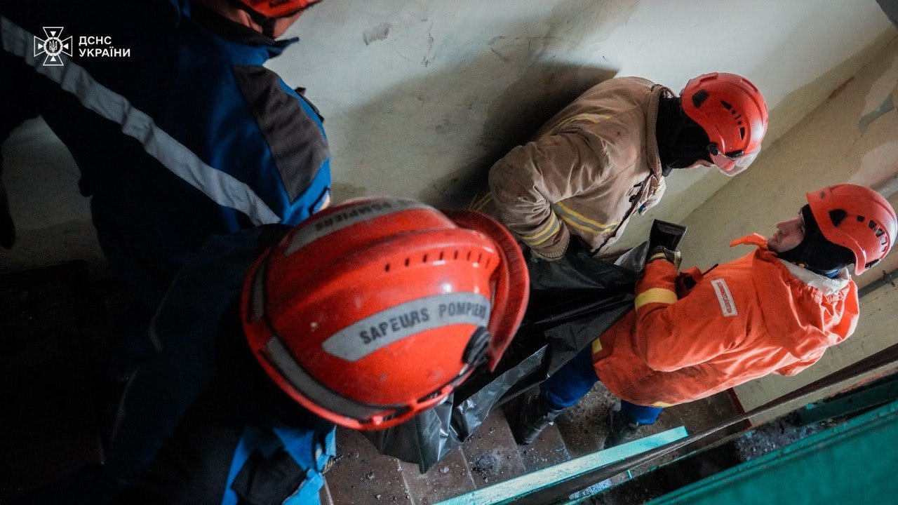 The death toll from the Russian drone strike on a 9-story building in the Desnianskyi district of the capital has risen to 5. ▫️Five people were injured, and 17 people, including a child, were rescued by emergency services. Psychologists from the State Emergency Service, dog handlers, more than 100 rescuers, and 33 units of State Emergency Service equipment are working at the scene. Emergency rescue operations are ongoing. | Credit: https://t.me/dsns_telegram/53023