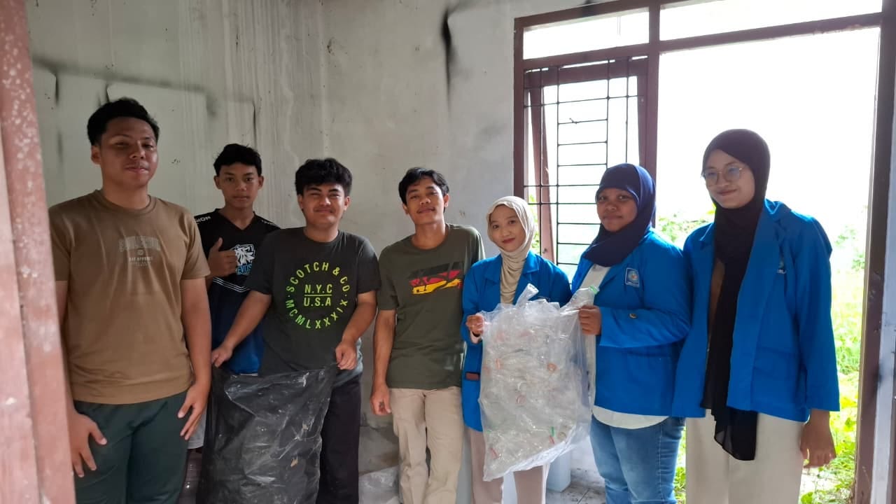 Implementasi Nilai Gotong Royong Melalui Aksi Pemilahan Sampah Plastik Di Perumahan Taman Cibodas