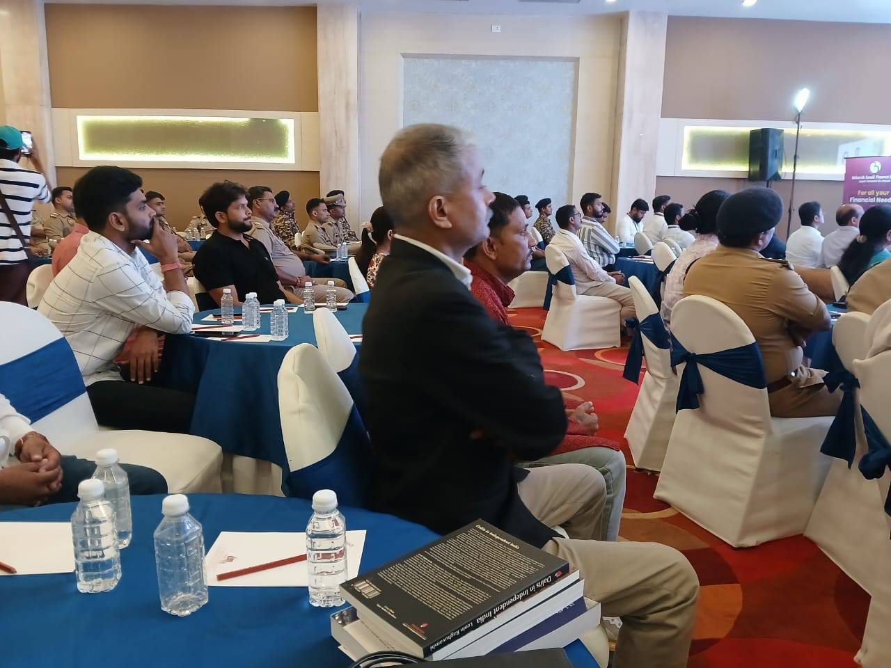 Advocate Raghuvanshi Chegvewara (Guddu ji), recipient of the Jan Mitra Award 2025, graced the Hindustan Shaurya Samman 2025 as an invited guest, accompanied by Advocate Ashish Pandey and renowned scholar Rakesh Ranjan Tripathi. Together, they joined dignitaries and officers in honoring the courageous personnel of Police, CRPF, Army, Railway Police, Traffic Police, and NDRF.