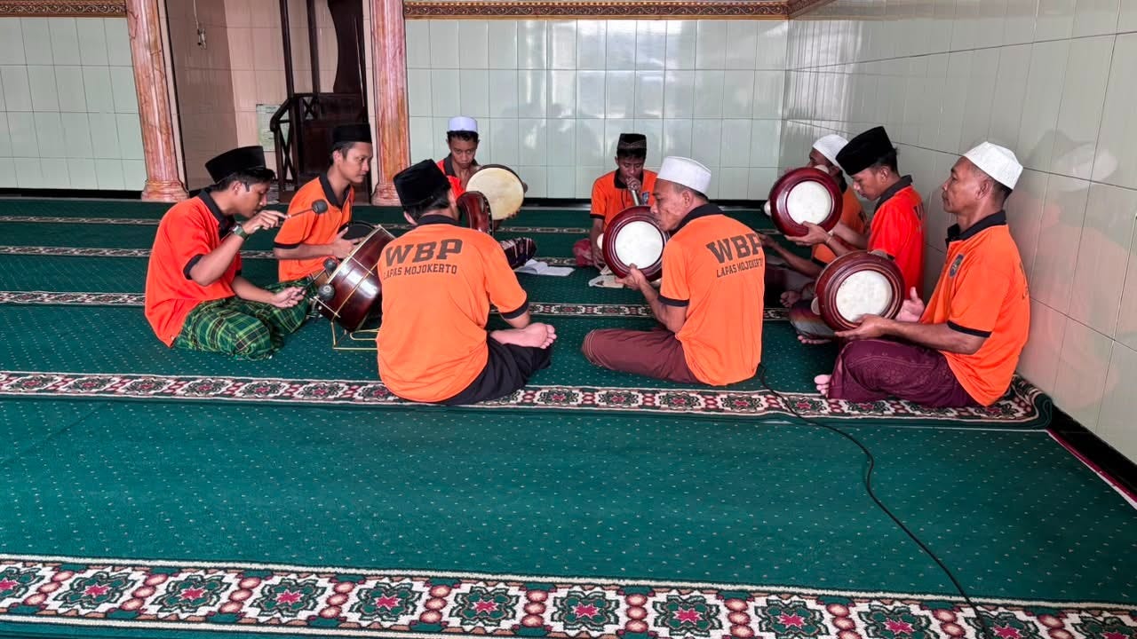 Semangat Shalawat, Warga BInaan Lapas Mojokerto Rutin Gelar Latihan Hadrah