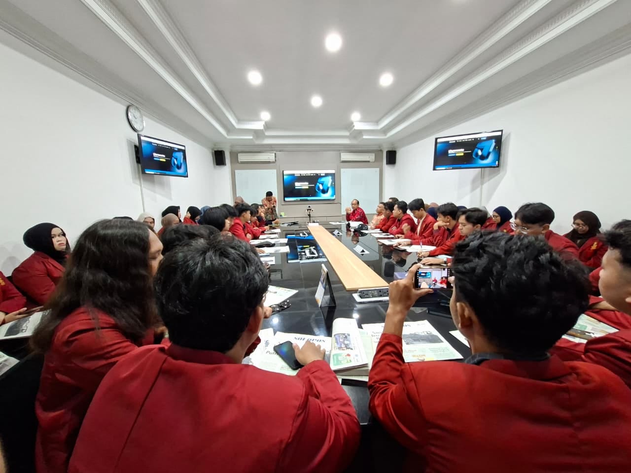 Menjaga Nyawa Jurnalisme di Era Artificial Intelligence : Kunjungan Mata Kuliah Praktek Profesi…