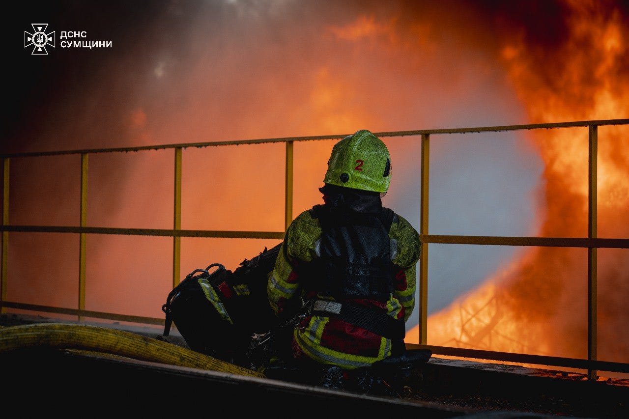 Russian troops attacked an industrial area in Sumy again: rescuers put out a massive fire. Despite the high fire load, they managed to stop the fire from spreading. All sources of ignition have been eliminated. No information about casualties has been received. | Credit: https://t.me/dsns_telegram/53059