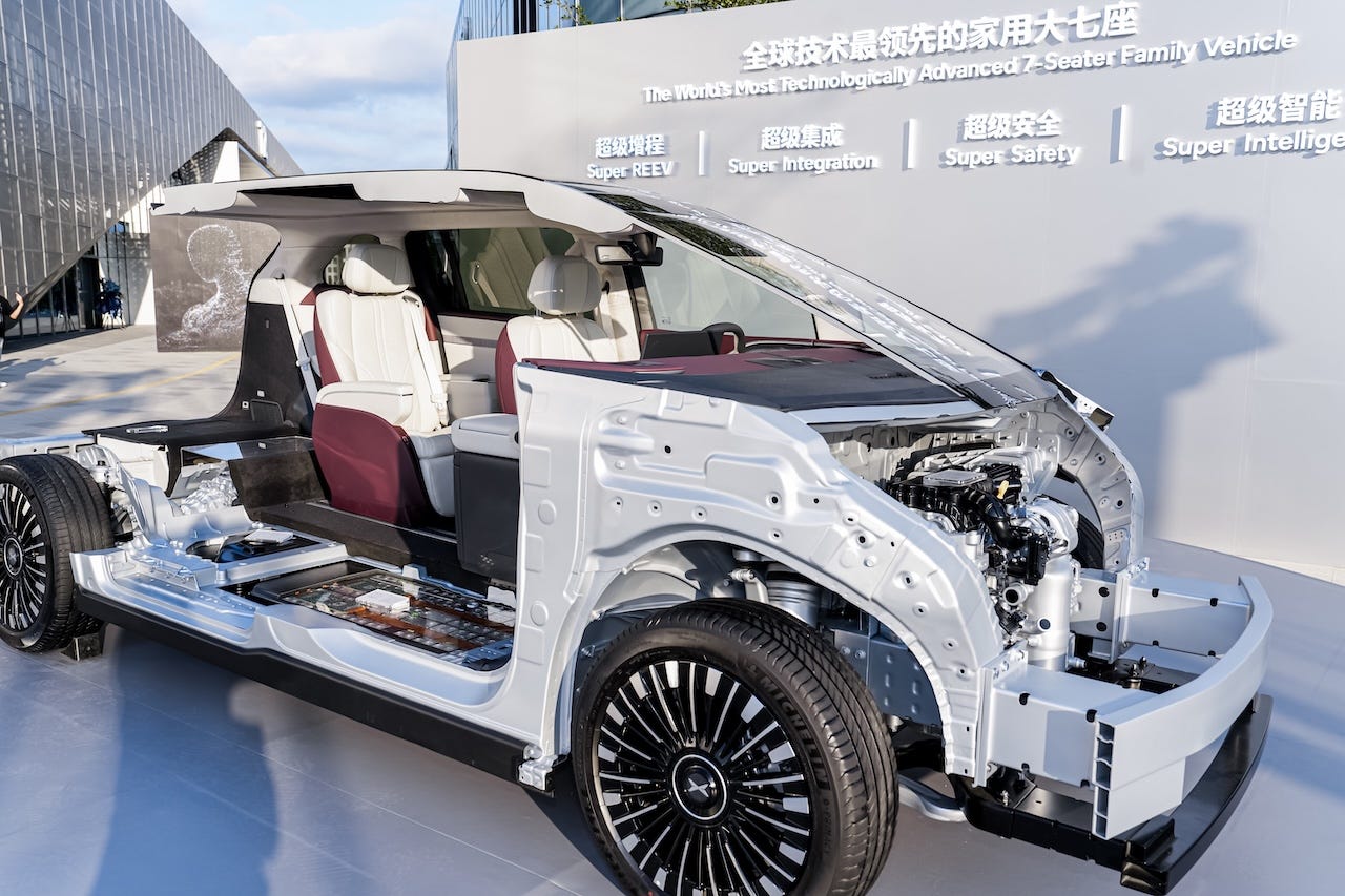 Yes, there is indeed an engine at the front of this vehicle, actually a generator to be more precise. // Source: Xpeng
