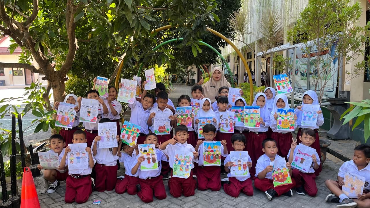 Mahasiswa PLP FKIP UMS Semarakkan Hari Anak Nasional lewat Pembelajaran Kreatif di SD Negeri Kleco…