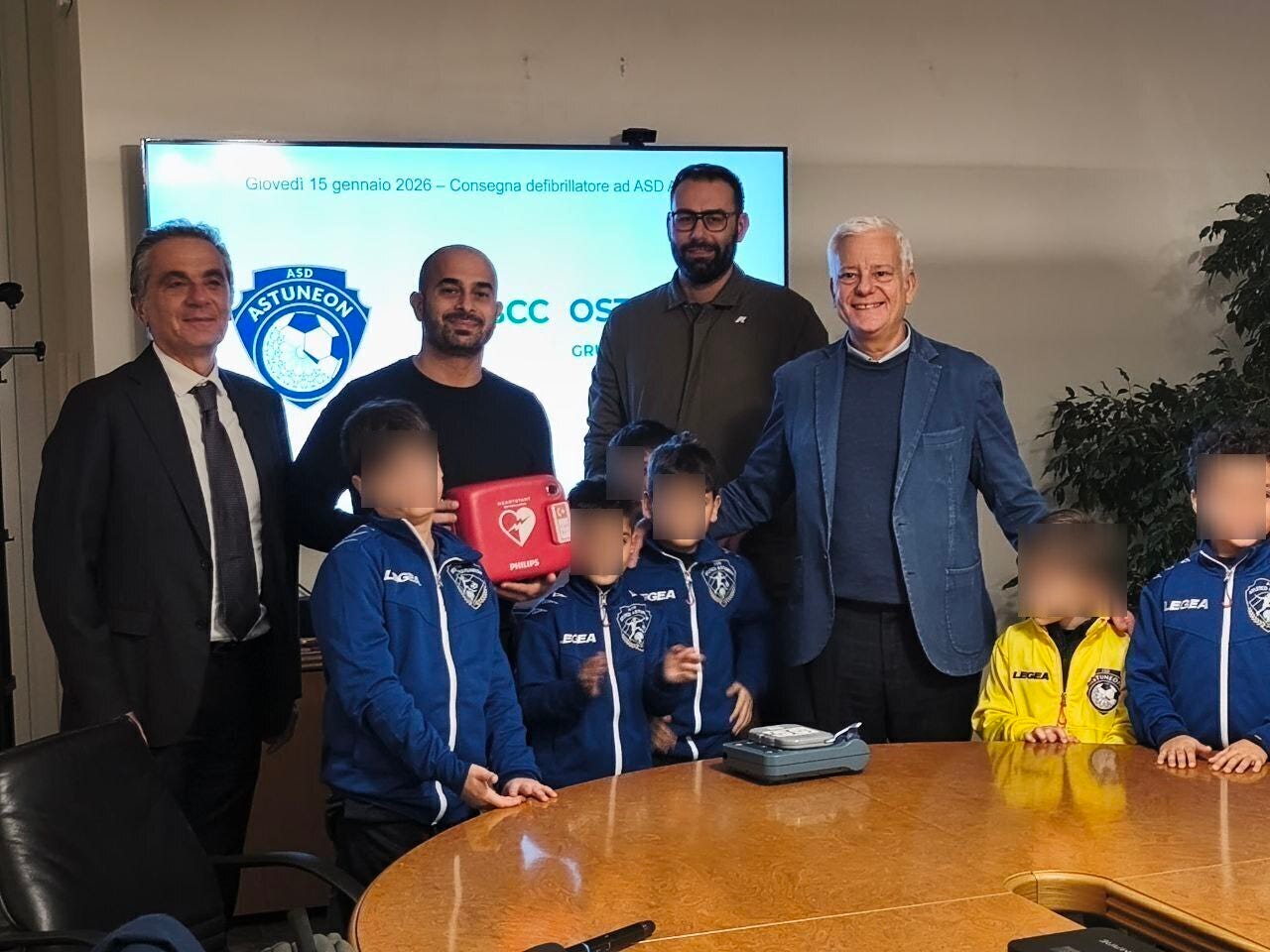 Salute, sport e prevenzione: la Banca di Credito Cooperativo di Ostuni consegna un defibrillatore…