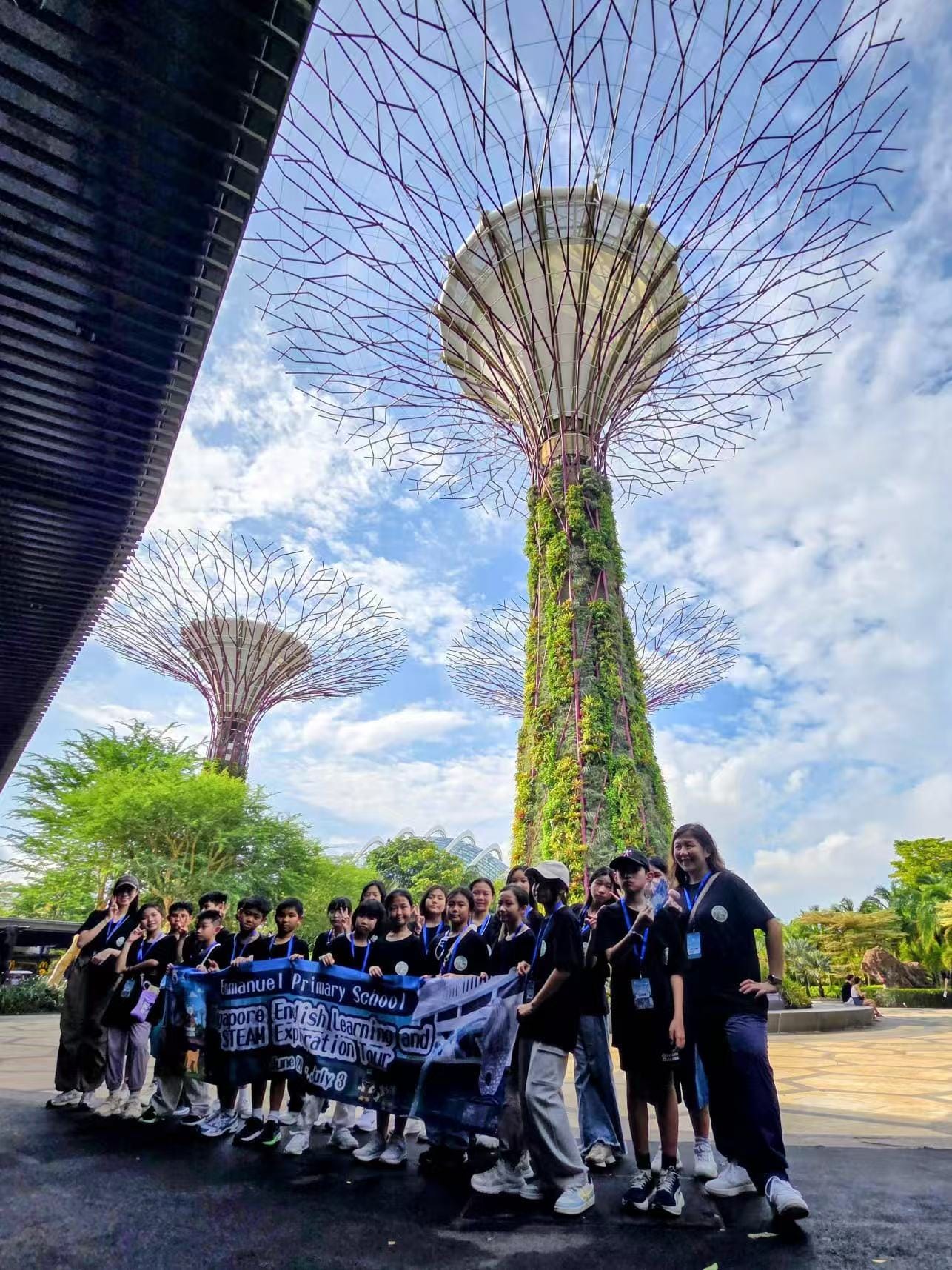Singapore DMC Explained: How a Licensed Local Travel Agency Supports School Groups, Family Tours…