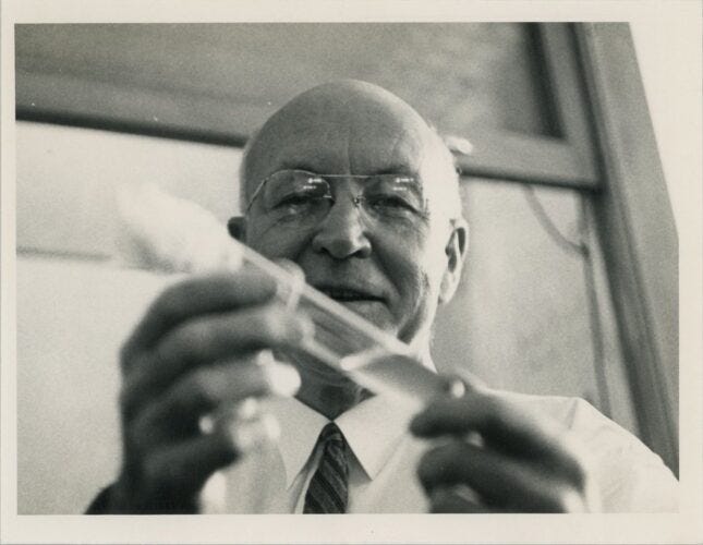 wendell stanley tobacco mosaic virus 16th August in the Medical History | by Vaishali Sharma