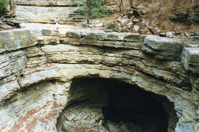 Mel's Hole In Washington: A Pit that Supposedly Revives Animals From The  Dead | by Esh | Lessons from History | Medium