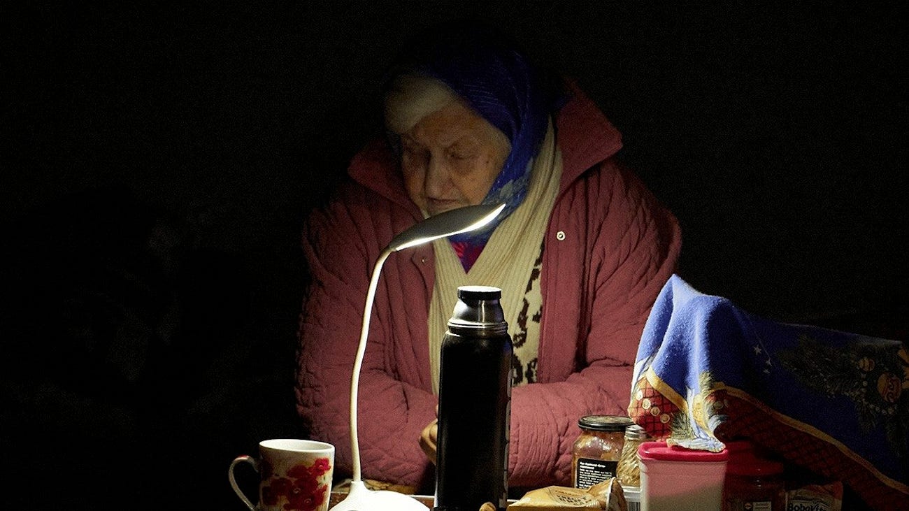 Ukraine : quatre ans après l’invasion par la Russie, la paix reste lointaine