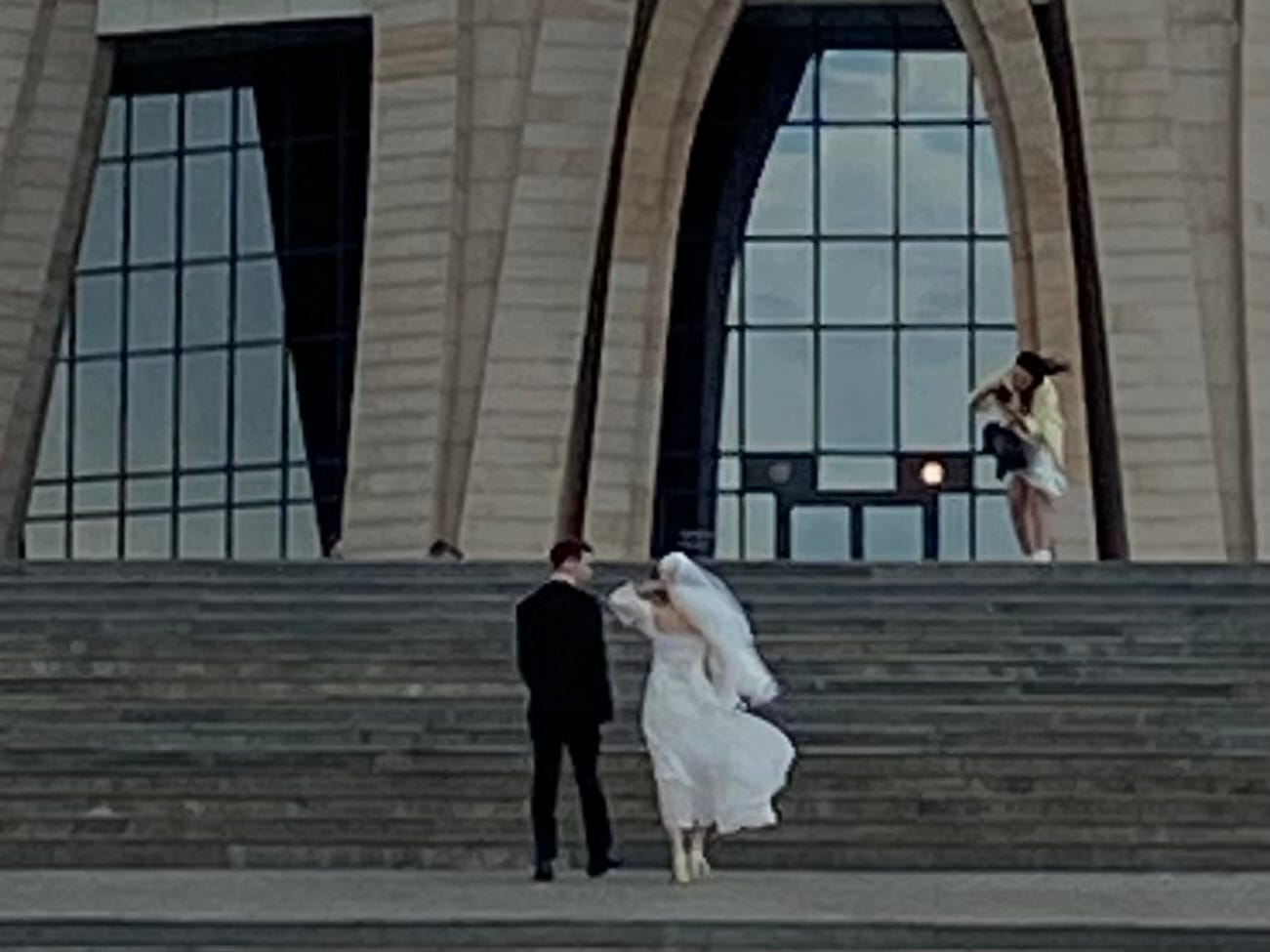 遇到來結婚的新人