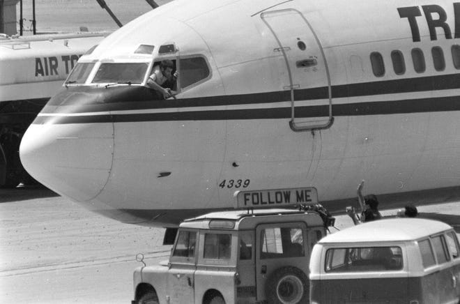 Vtg Wire Press Photo TWA Flight 847 Hijacking 6/11/85 Two Gunman Seized  Jetliner